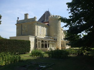 Château su Seuil (photo courtesy tourisme-aquitaine.fr)