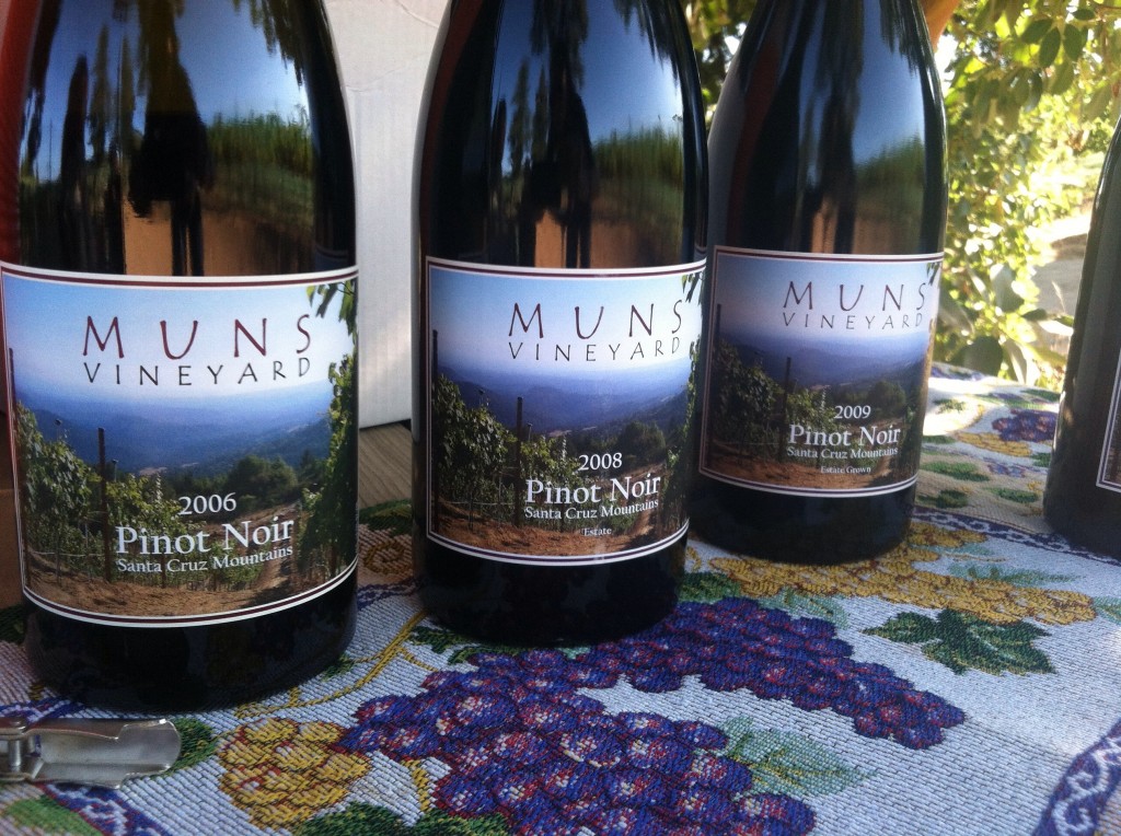 Muns Pinot bottles