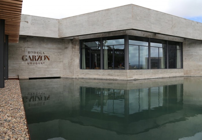 bodega-garzon-entrance